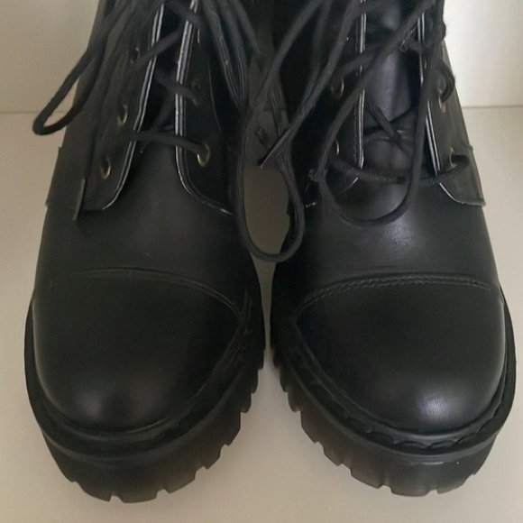 Dr. Martens Averil Leather Heeled Padded Lace Up Combat Lug Sole Ankle Boots - Picture 3 of 9